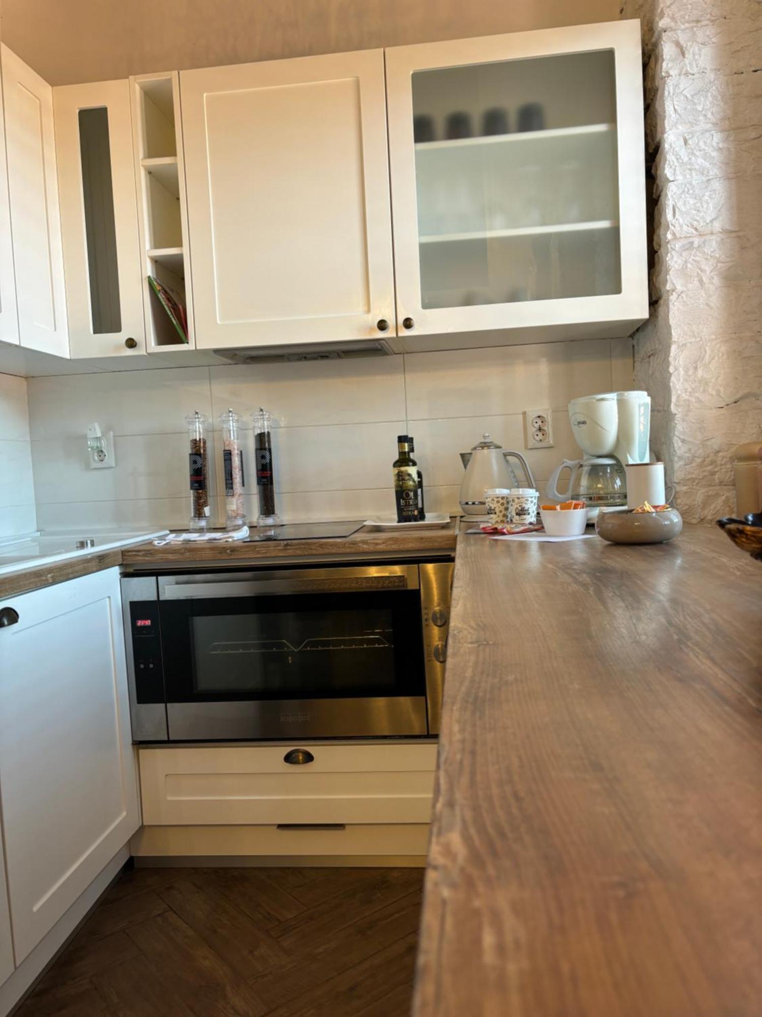 La Dolce Vita Luxury II Apartments With Best Free Private Parking In Center พูลา ภายนอก รูปภาพ